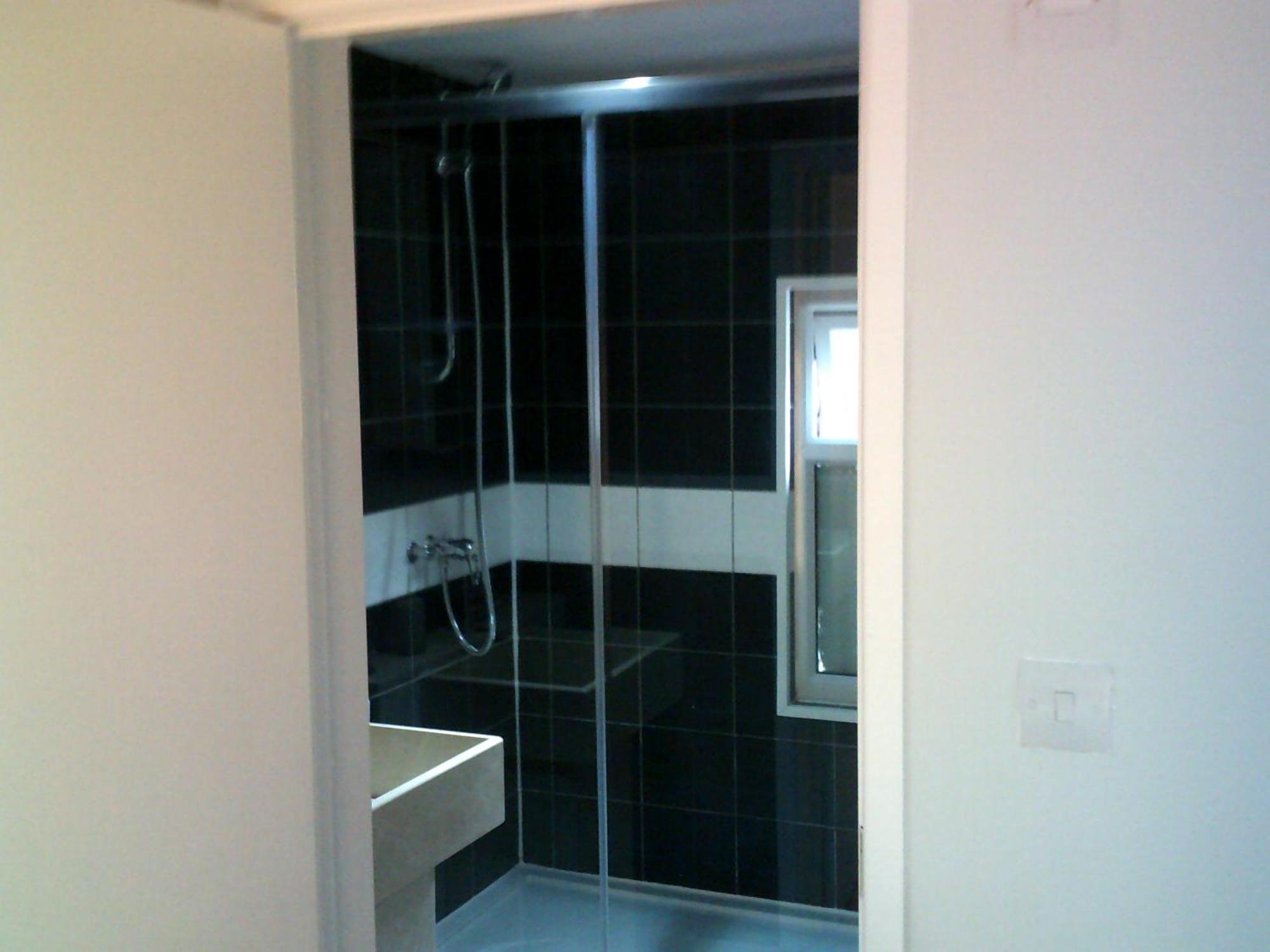 Newly Built Modern House With Free Parking *