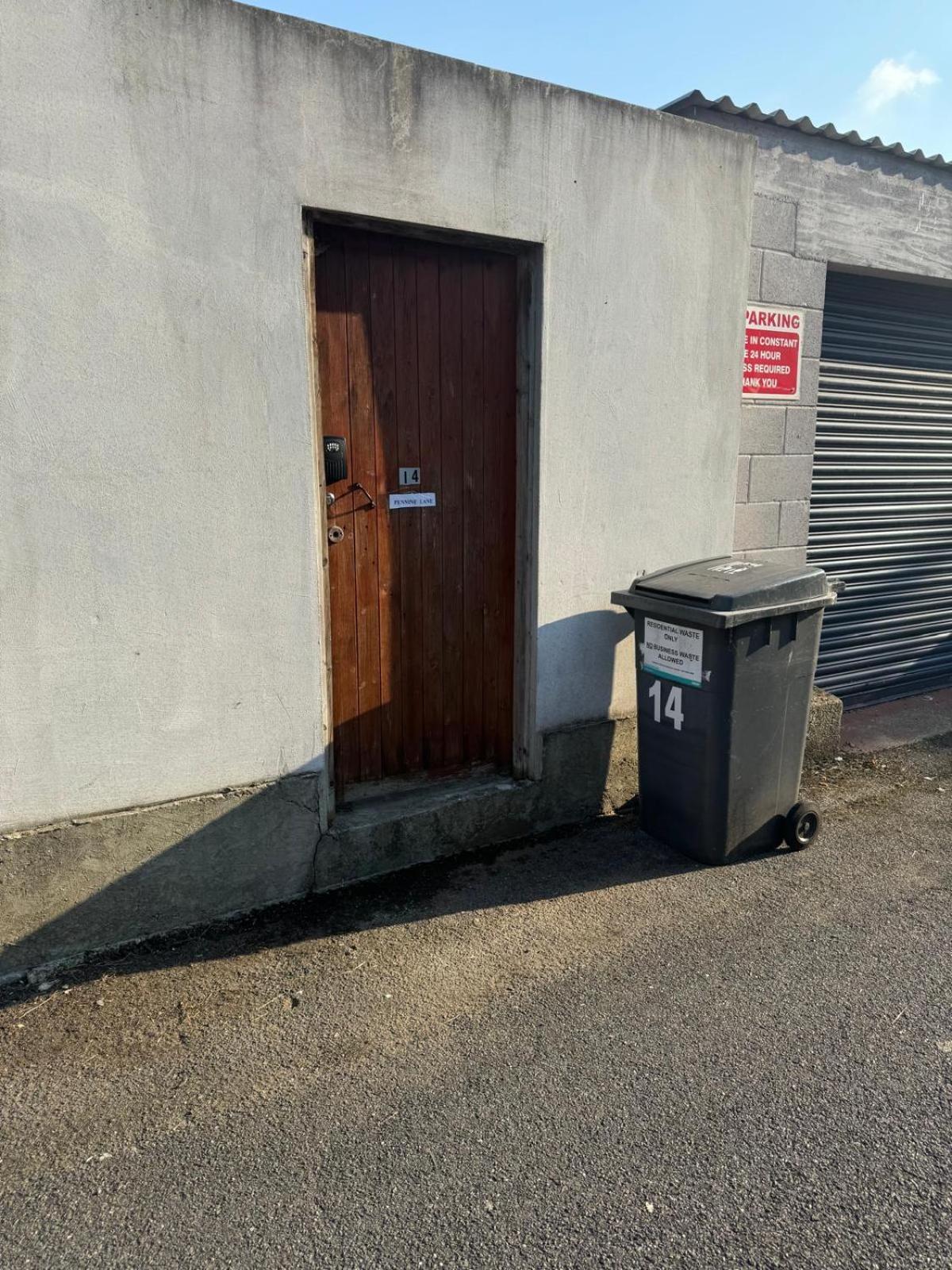 Newly Built Modern House With Free Parking *