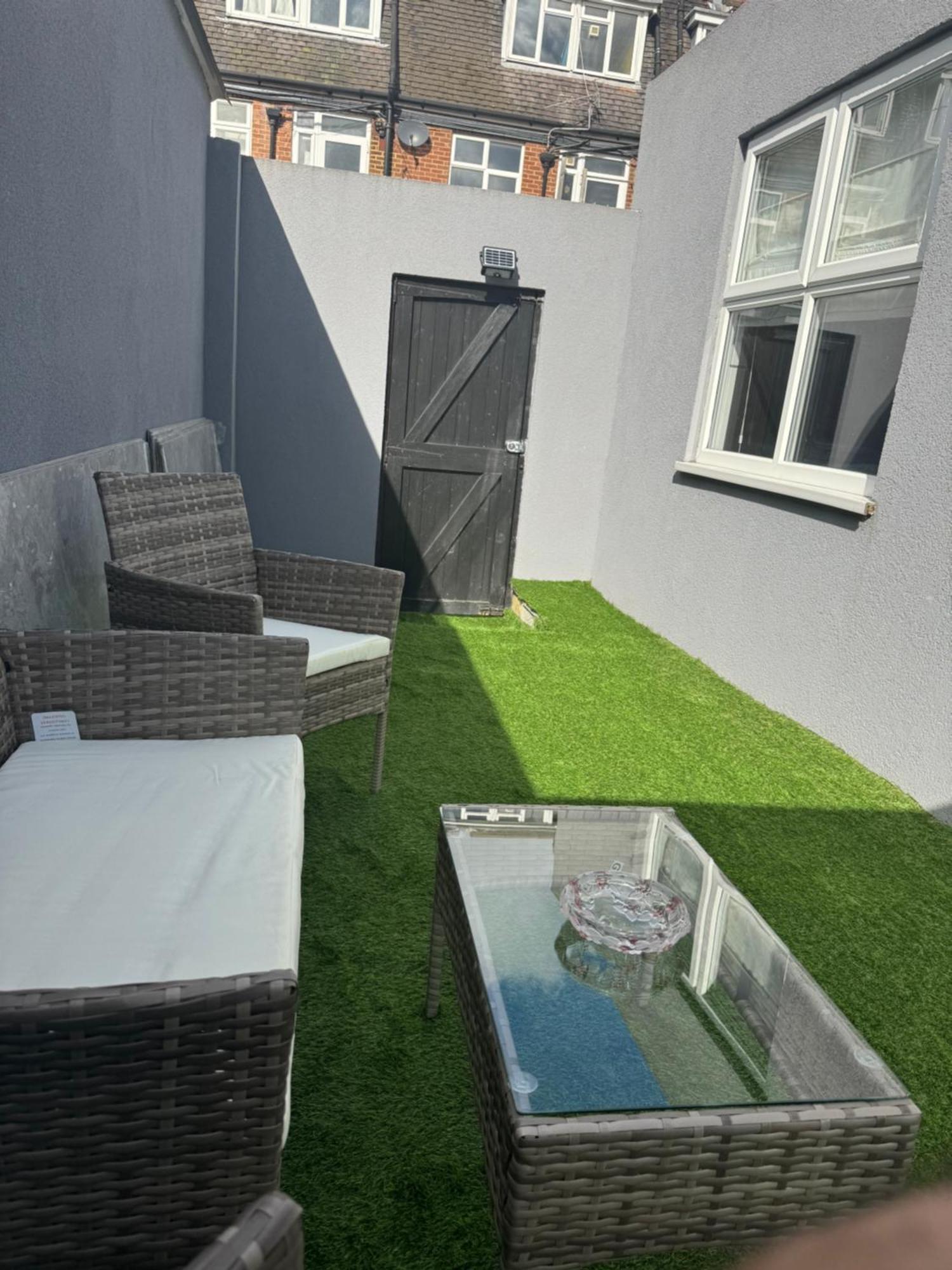 Newly Built Modern House With Free Parking Apartment *